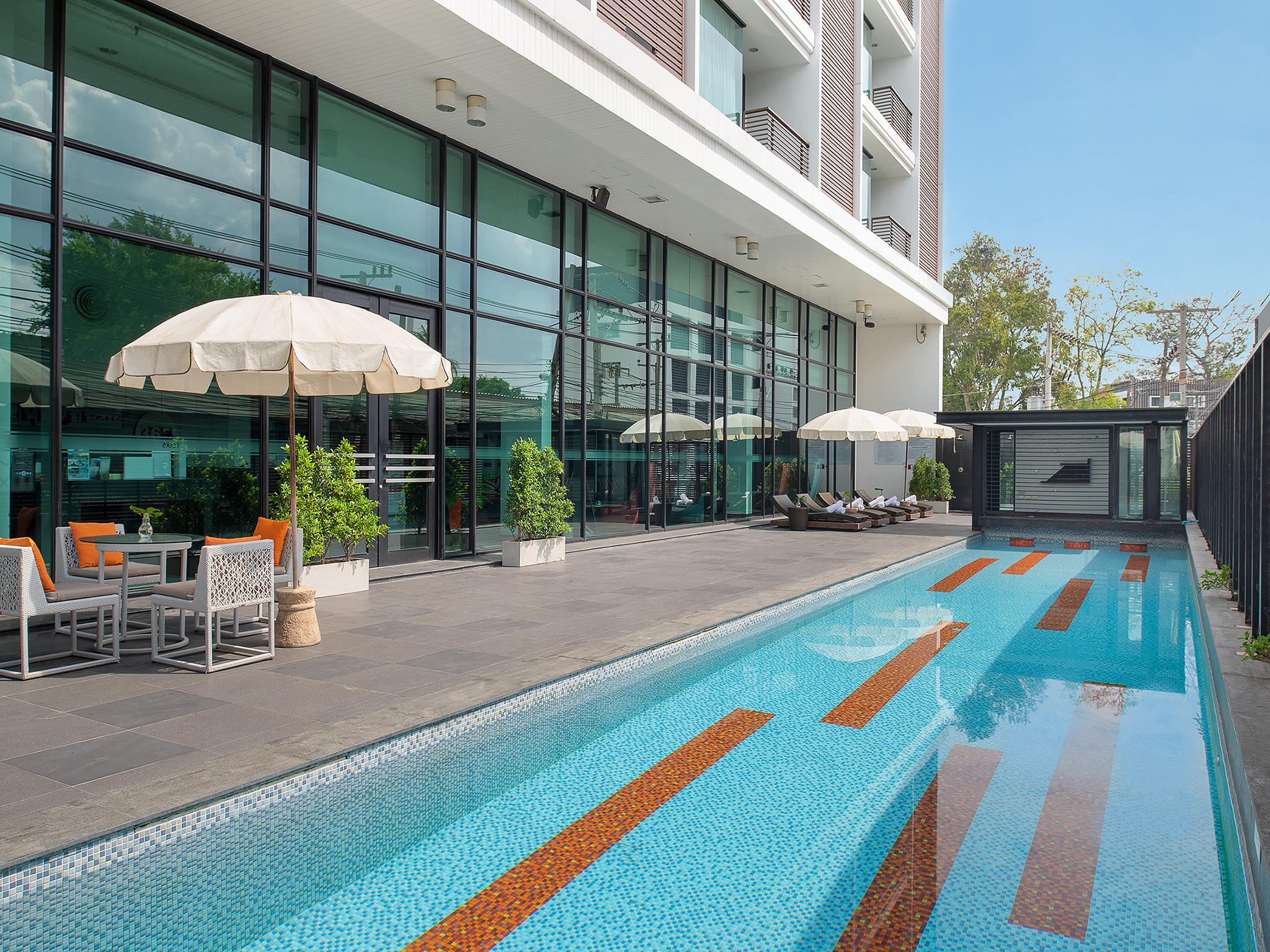 Tsix5 Hotel Паттайя Экстерьер фото